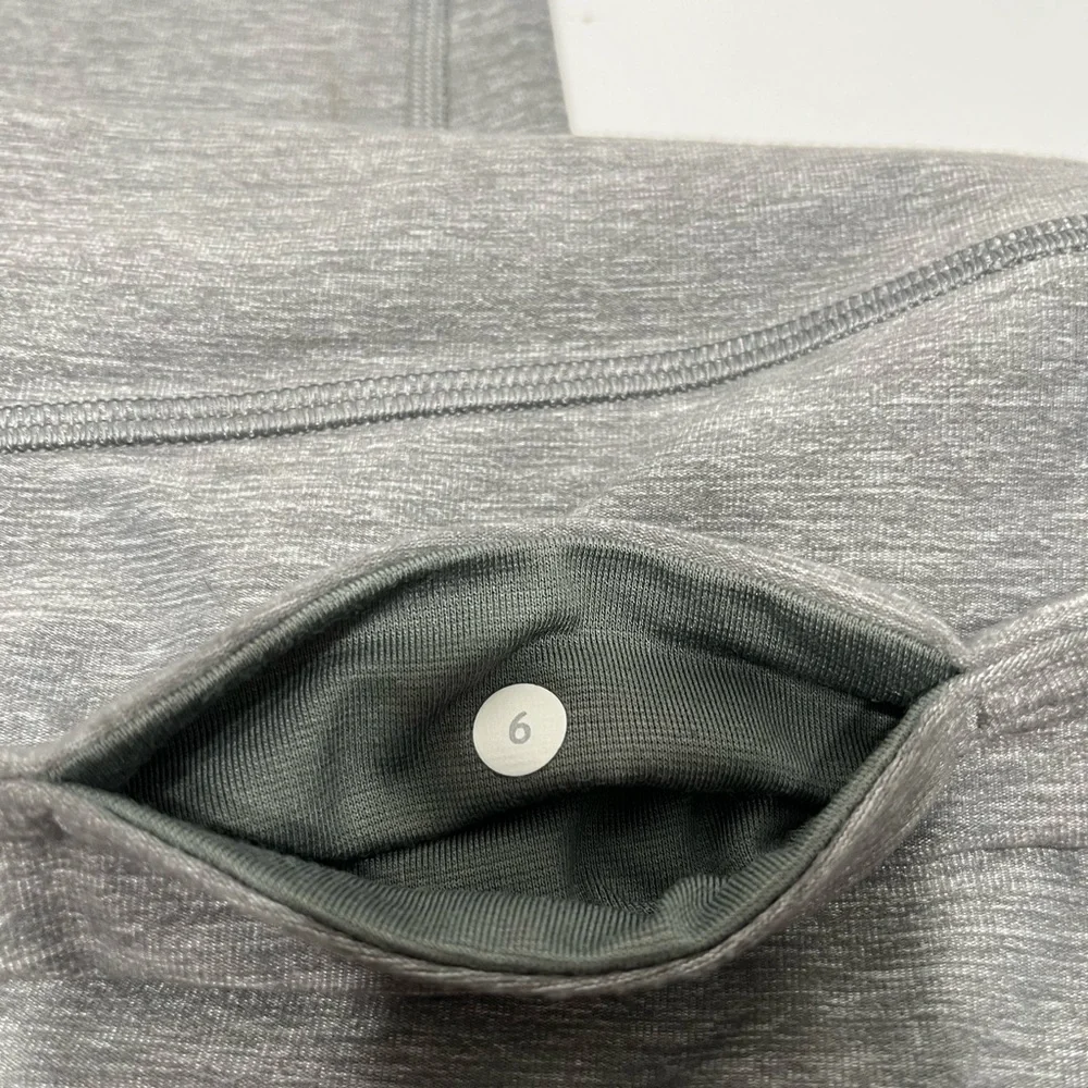 Lululemon Grey Size 6 Women’s Short Leggings, waist 28”, inseam 23”, length - Picture 3 of 14